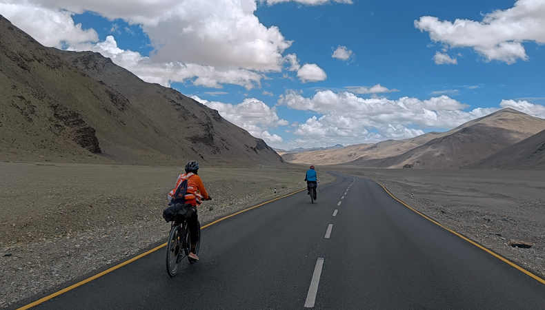 Umling_La_Pass_-_World’s_highest_motor_able_pass_Cycling_Expedition_2025